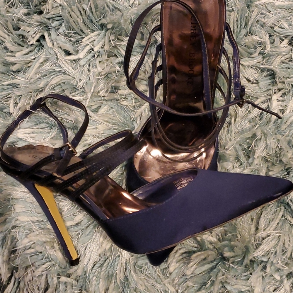 Pumps - Picture 2 of 4